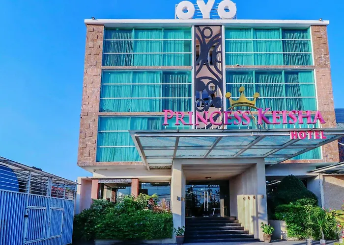 Townhouse Oak Princess Keisha 3*