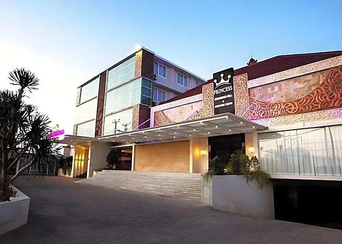 Townhouse Oak Princess Keisha Hotel