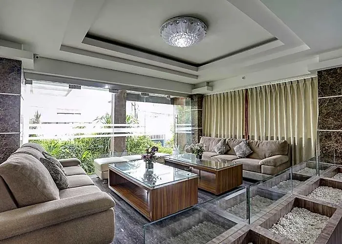 Townhouse Oak Princess Keisha Hotel