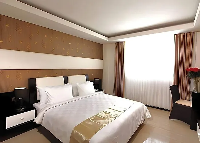 Townhouse Oak Princess Keisha 3*
