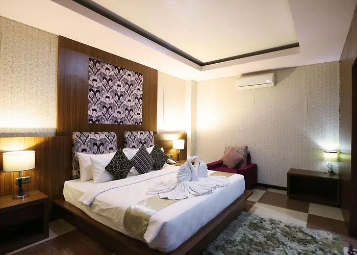 Townhouse Oak Princess Keisha Hotel