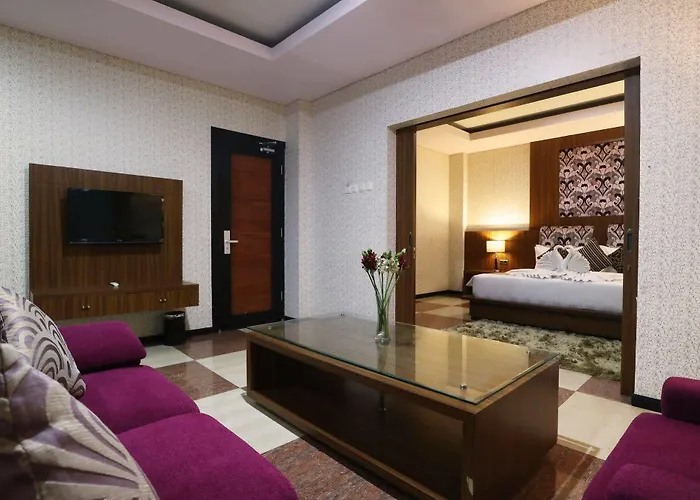 Townhouse Oak Princess Keisha Hotel