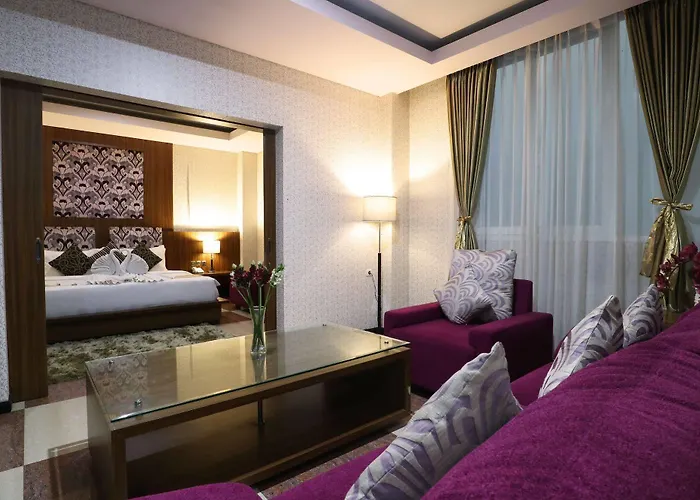 Townhouse Oak Princess Keisha Hotel